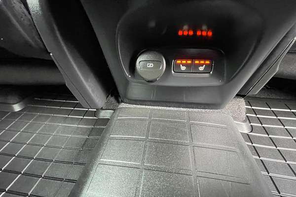 2022 Volvo XC40 Ultimate B4 Bright