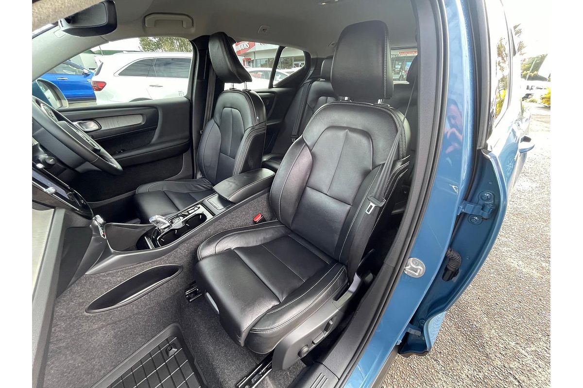 2022 Volvo XC40 Ultimate B4 Bright