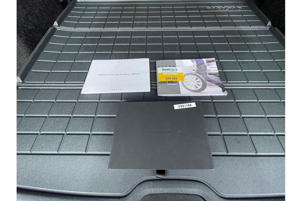 2022 Volvo XC40 Ultimate B4 Bright