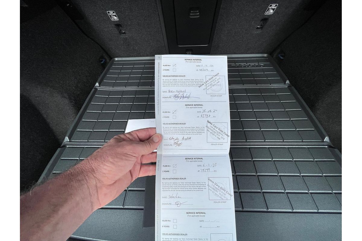 2022 Volvo XC40 Ultimate B4 Bright