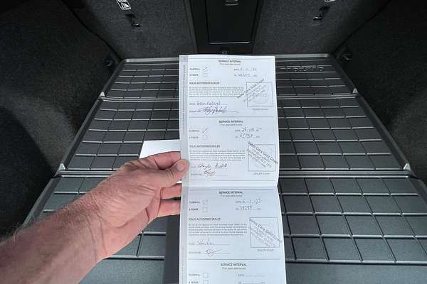 2022 Volvo XC40 Ultimate B4 Bright