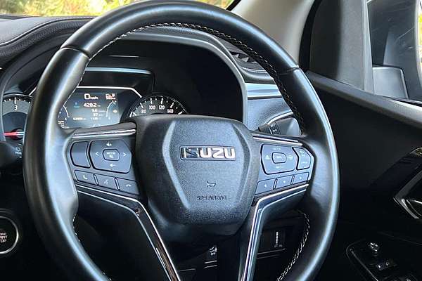 2023 Isuzu MU-X LS-T