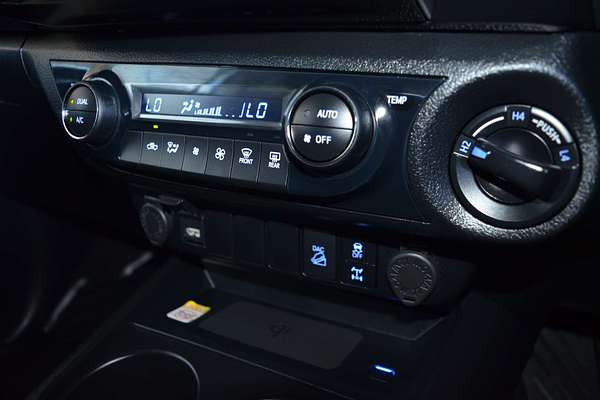 2024 Toyota Hilux SR5 GUN126R 4X4