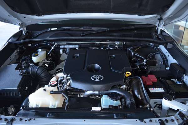 2024 Toyota Hilux SR5 GUN126R 4X4