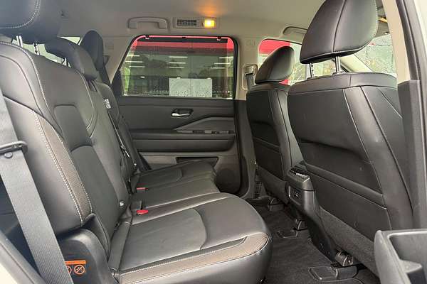 2022 Nissan Pathfinder Ti R53