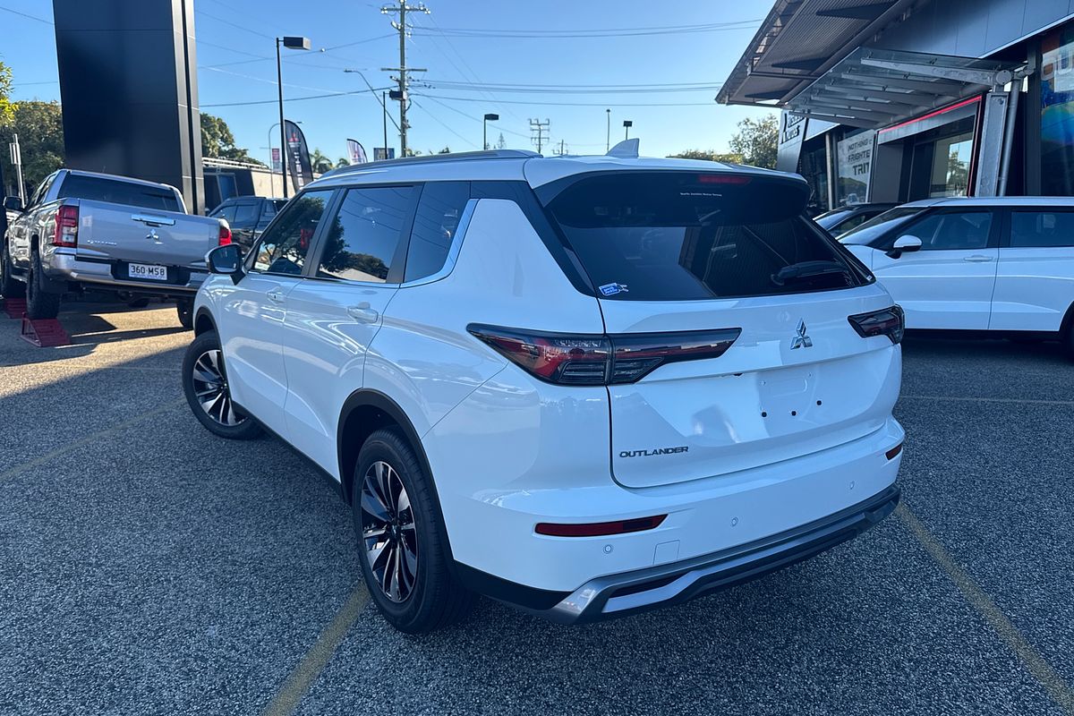 2025 Mitsubishi Outlander LS ZM
