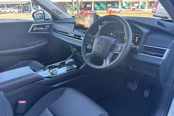 2025 Mitsubishi Outlander LS ZM