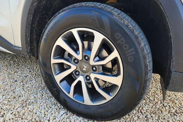 2023 Mahindra Scorpio Z8