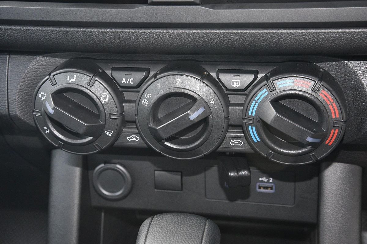 2025 Mitsubishi Triton GLX MV 4X4