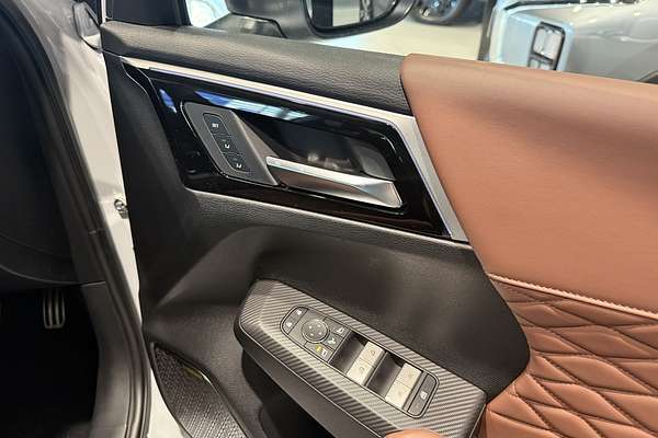2025 Mitsubishi Outlander Exceed Tourer ZM