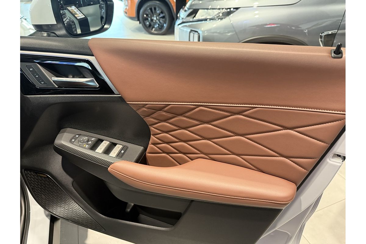 2025 Mitsubishi Outlander Exceed Tourer ZM