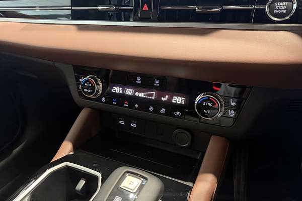 2025 Mitsubishi Outlander Exceed Tourer ZM