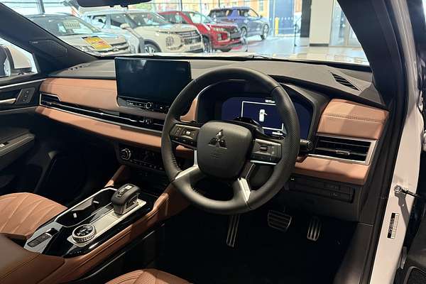 2025 Mitsubishi Outlander Exceed Tourer ZM