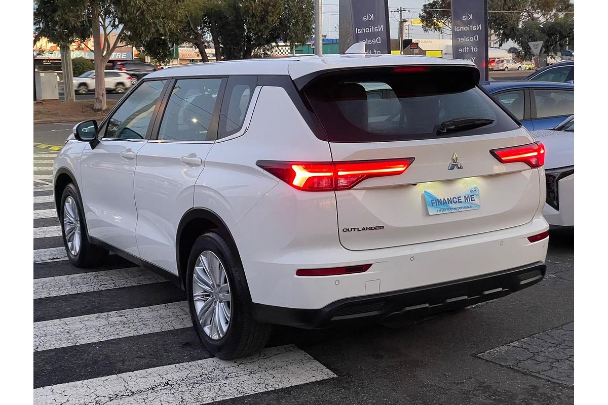 2024 Mitsubishi Outlander ES ZM