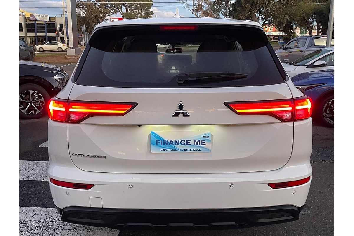 2024 Mitsubishi Outlander ES ZM