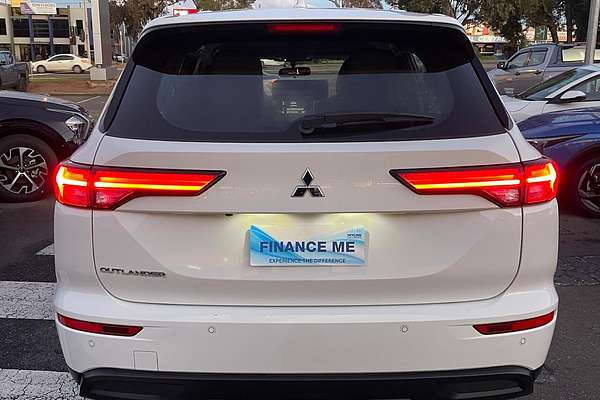 2024 Mitsubishi Outlander ES ZM