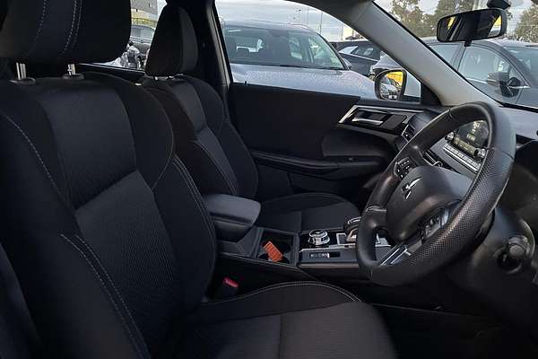 2024 Mitsubishi Outlander ES ZM