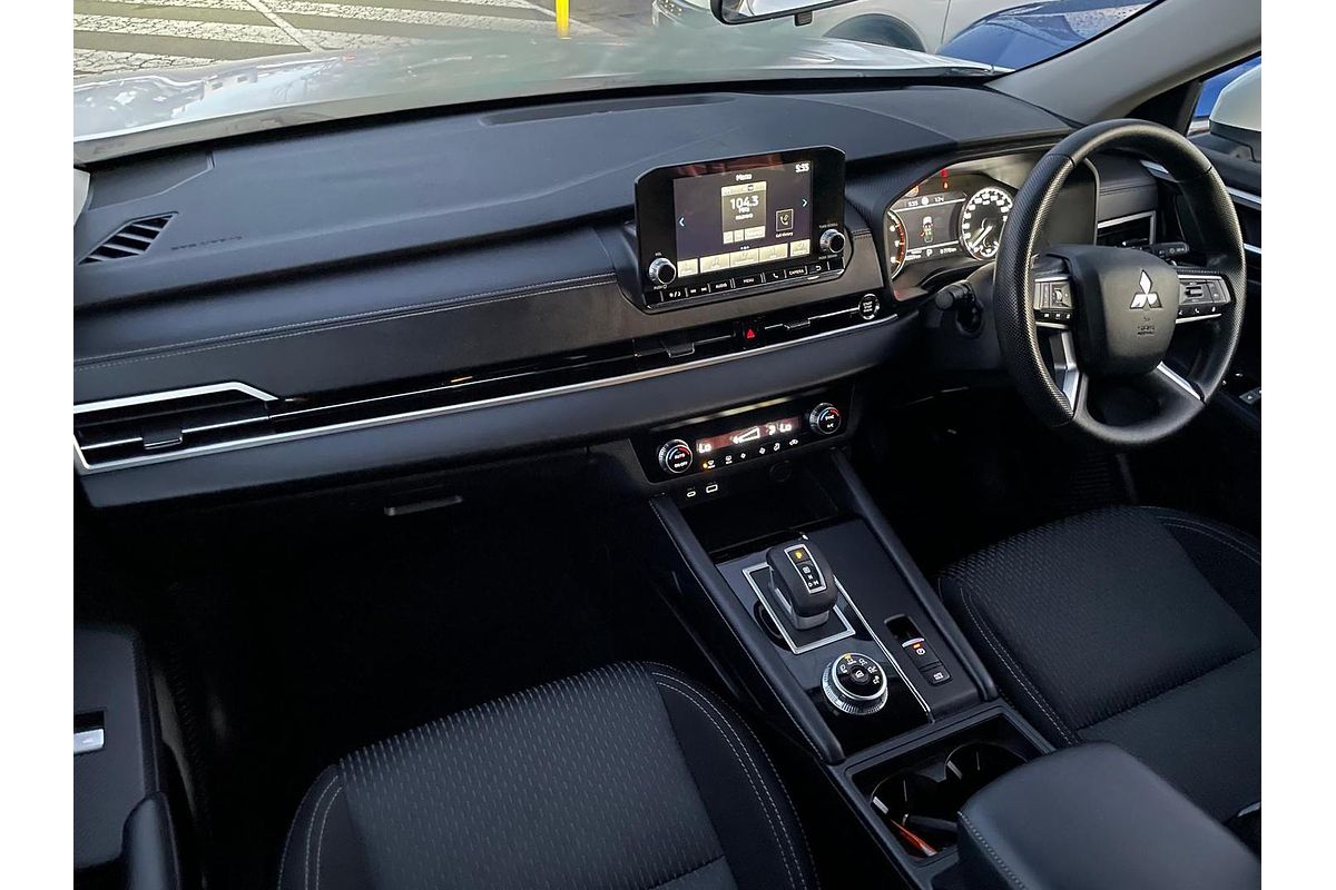 2024 Mitsubishi Outlander ES ZM