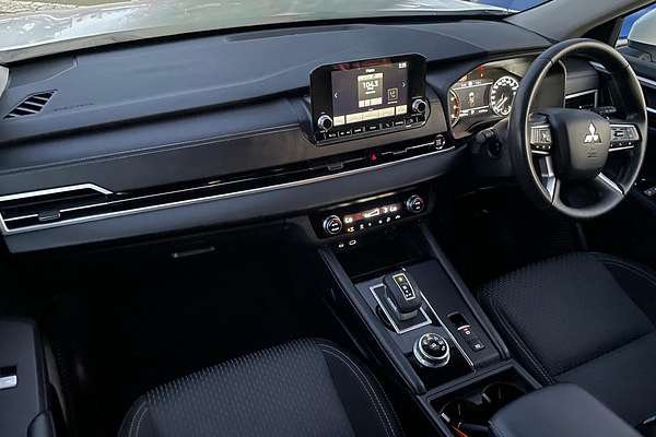 2024 Mitsubishi Outlander ES ZM