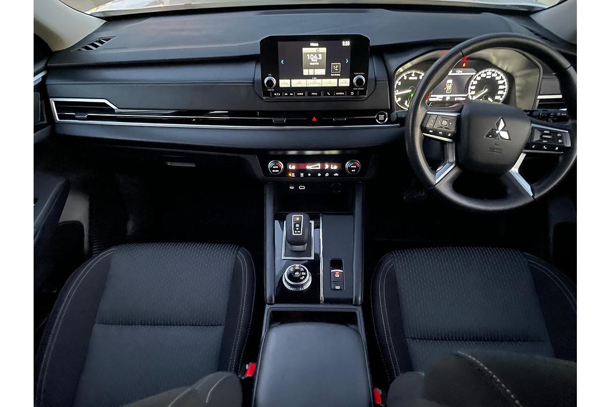 2024 Mitsubishi Outlander ES ZM