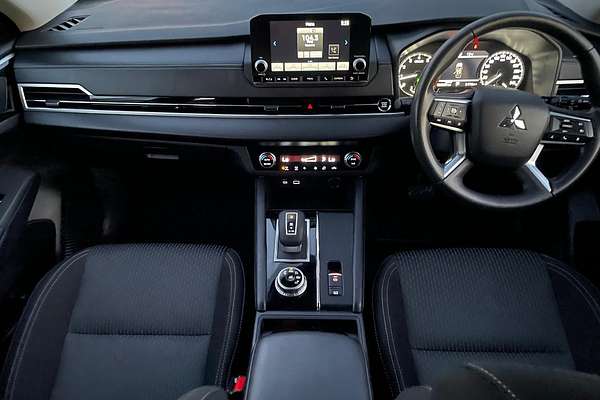 2024 Mitsubishi Outlander ES ZM