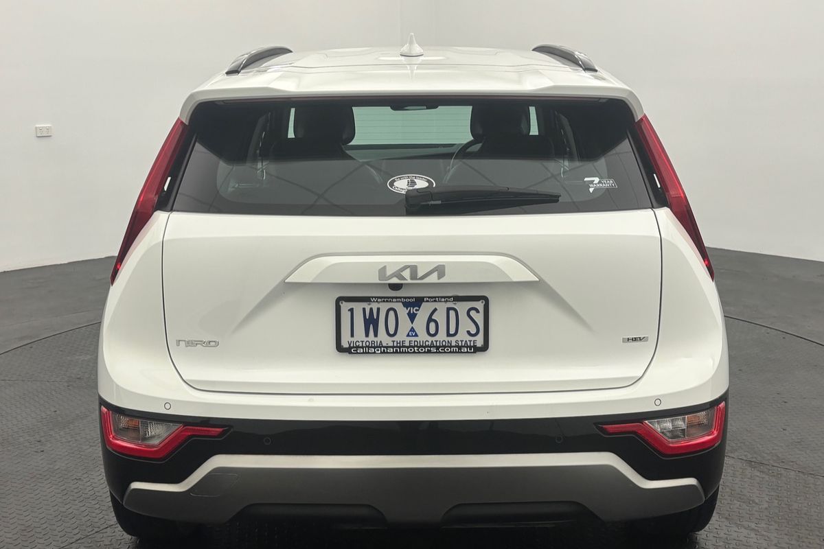 2022 Kia Niro Hybrid S DE