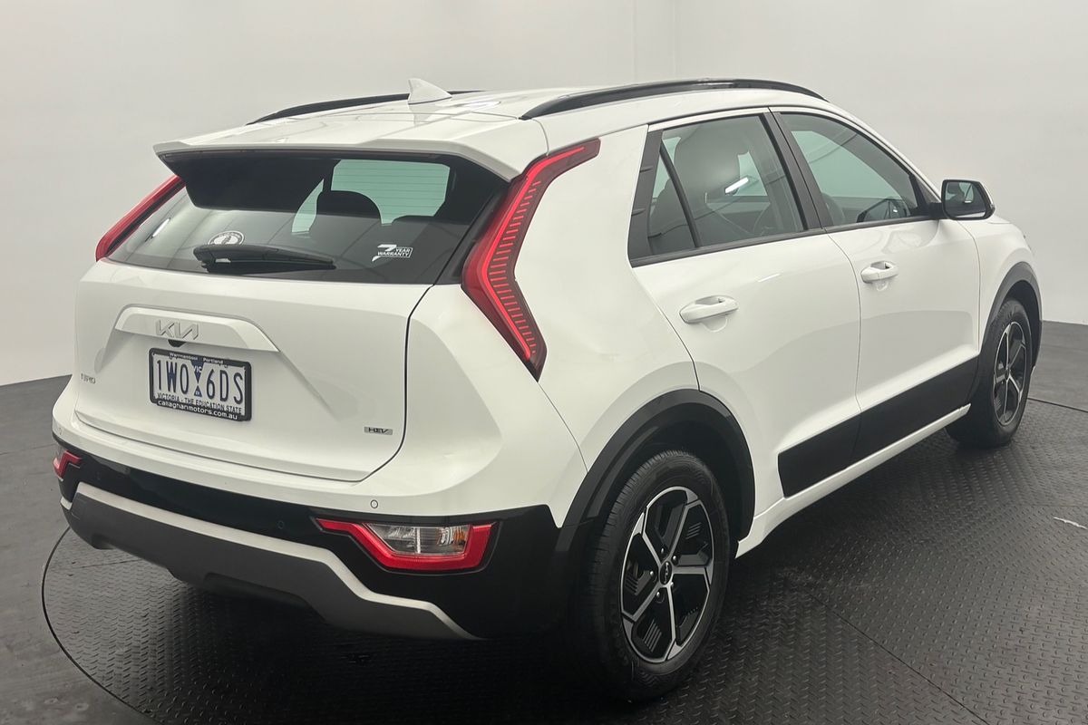 2022 Kia Niro Hybrid S DE