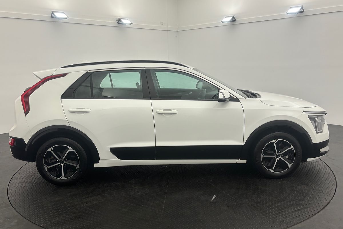 2022 Kia Niro Hybrid S DE