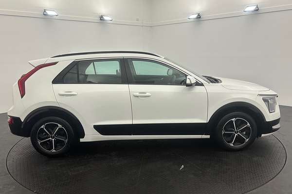 2022 Kia Niro Hybrid S DE