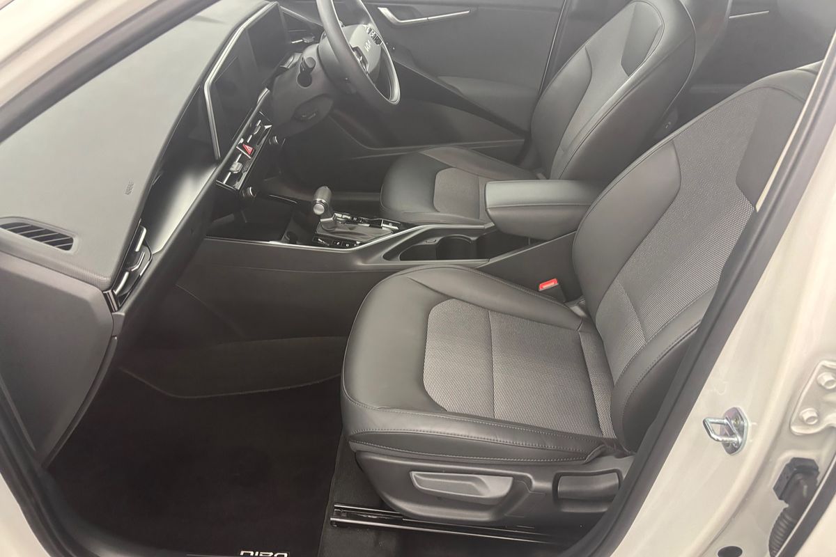 2022 Kia Niro Hybrid S DE