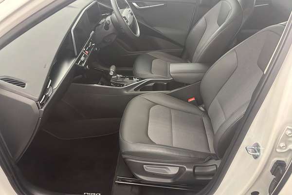 2022 Kia Niro Hybrid S DE