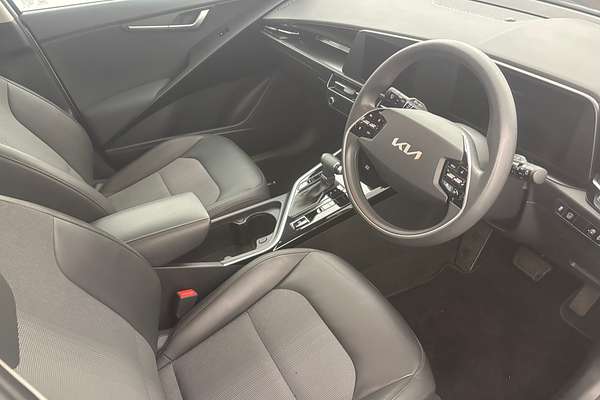 2022 Kia Niro Hybrid S DE