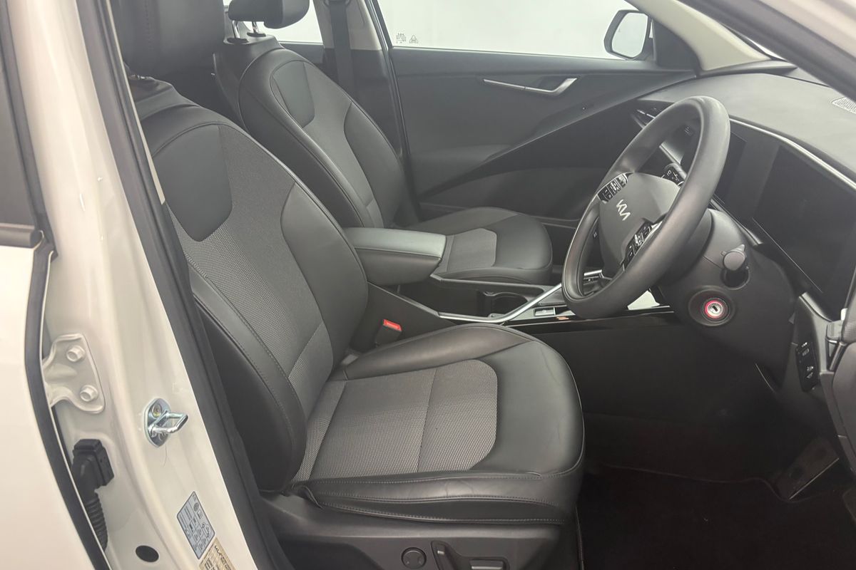 2022 Kia Niro Hybrid S DE