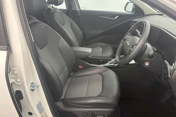 2022 Kia Niro Hybrid S DE