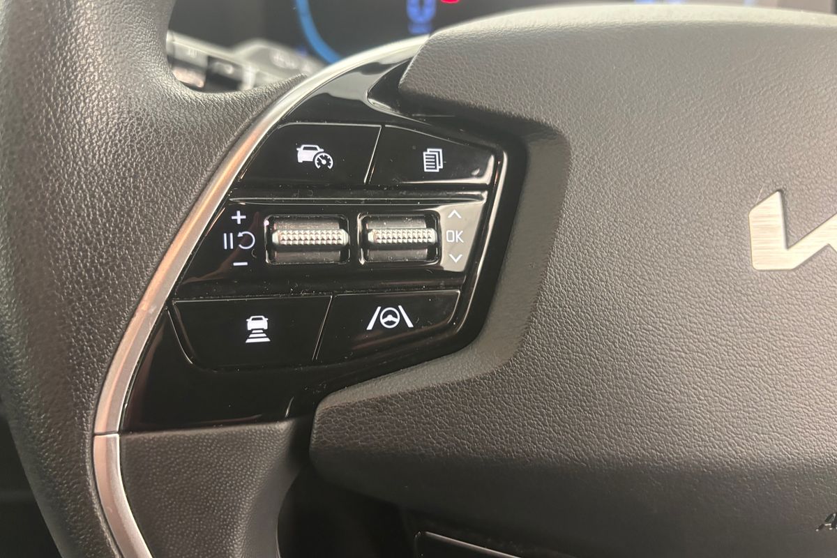2022 Kia Niro Hybrid S DE