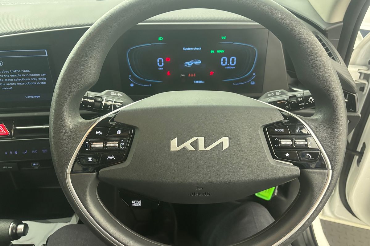 2022 Kia Niro Hybrid S DE