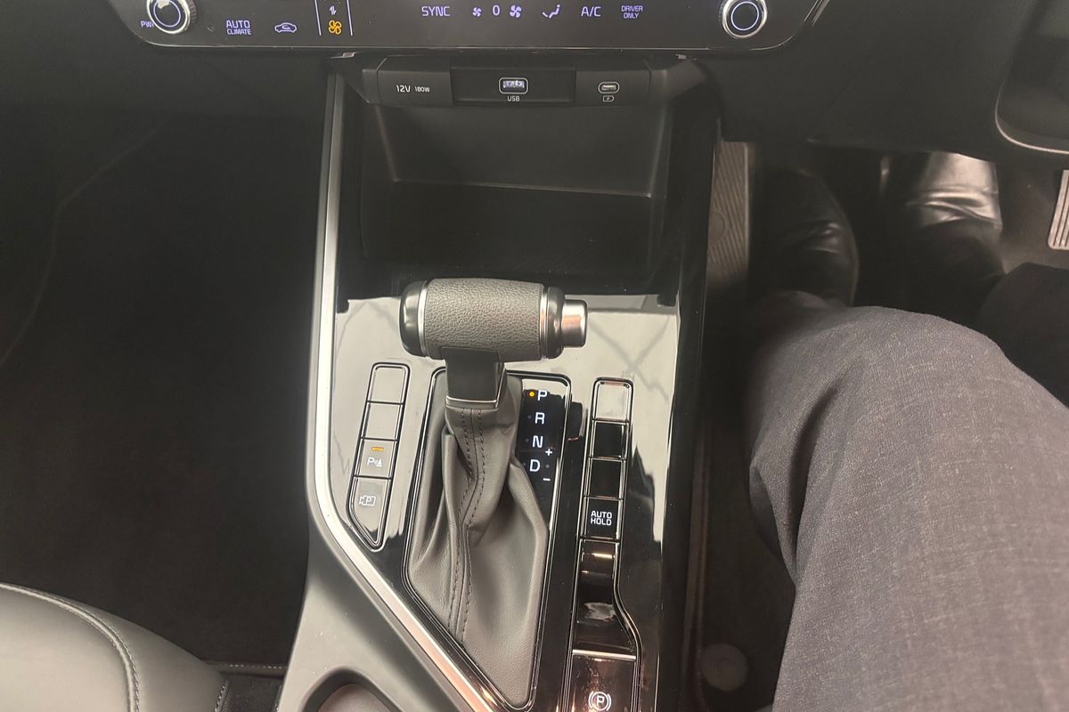 2022 Kia Niro Hybrid S DE