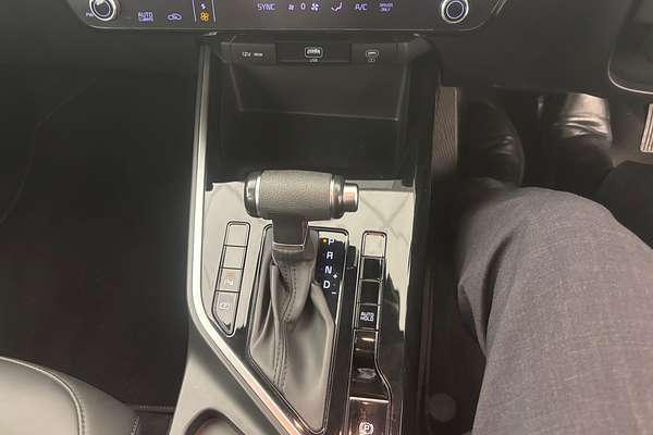 2022 Kia Niro Hybrid S DE