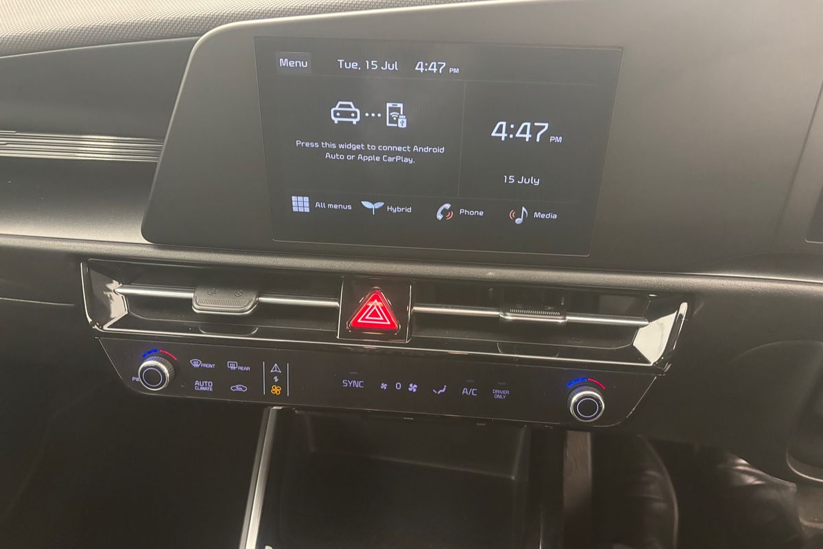 2022 Kia Niro Hybrid S DE