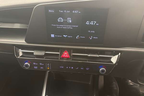 2022 Kia Niro Hybrid S DE