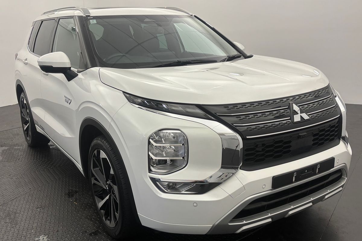 2022 Mitsubishi Outlander PHEV Exceed ZM