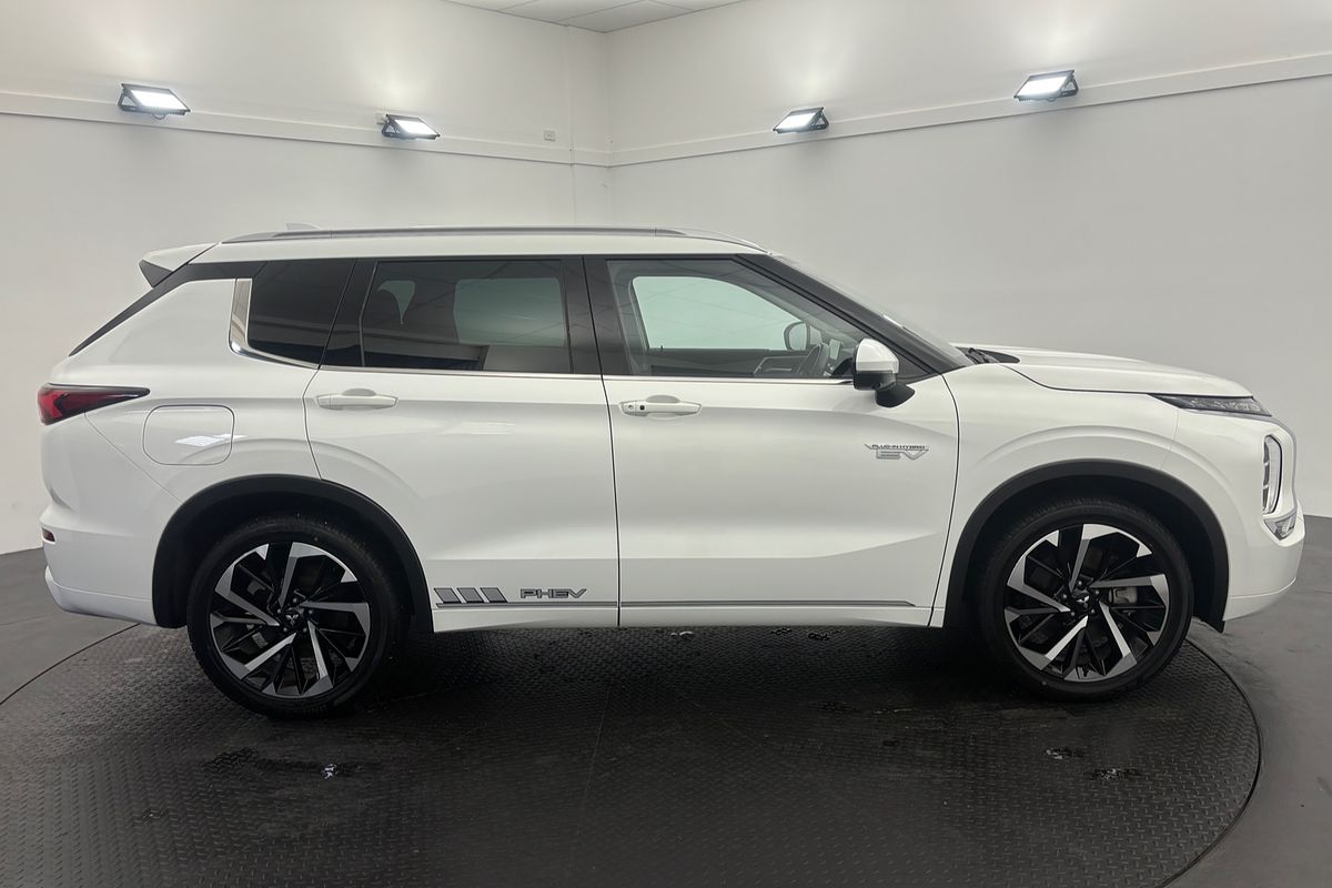 2022 Mitsubishi Outlander PHEV Exceed ZM