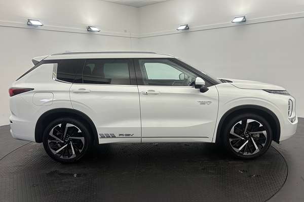 2022 Mitsubishi Outlander PHEV Exceed ZM