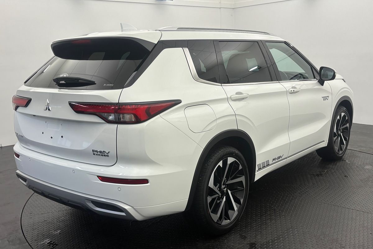 2022 Mitsubishi Outlander PHEV Exceed ZM