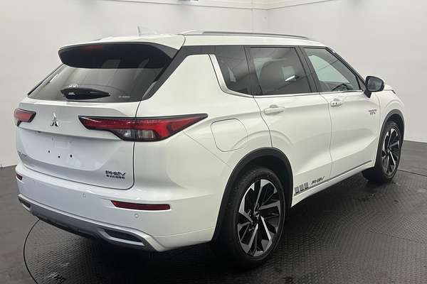 2022 Mitsubishi Outlander PHEV Exceed ZM