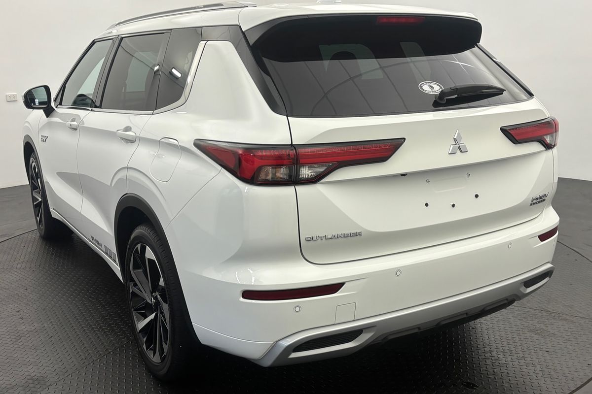 2022 Mitsubishi Outlander PHEV Exceed ZM