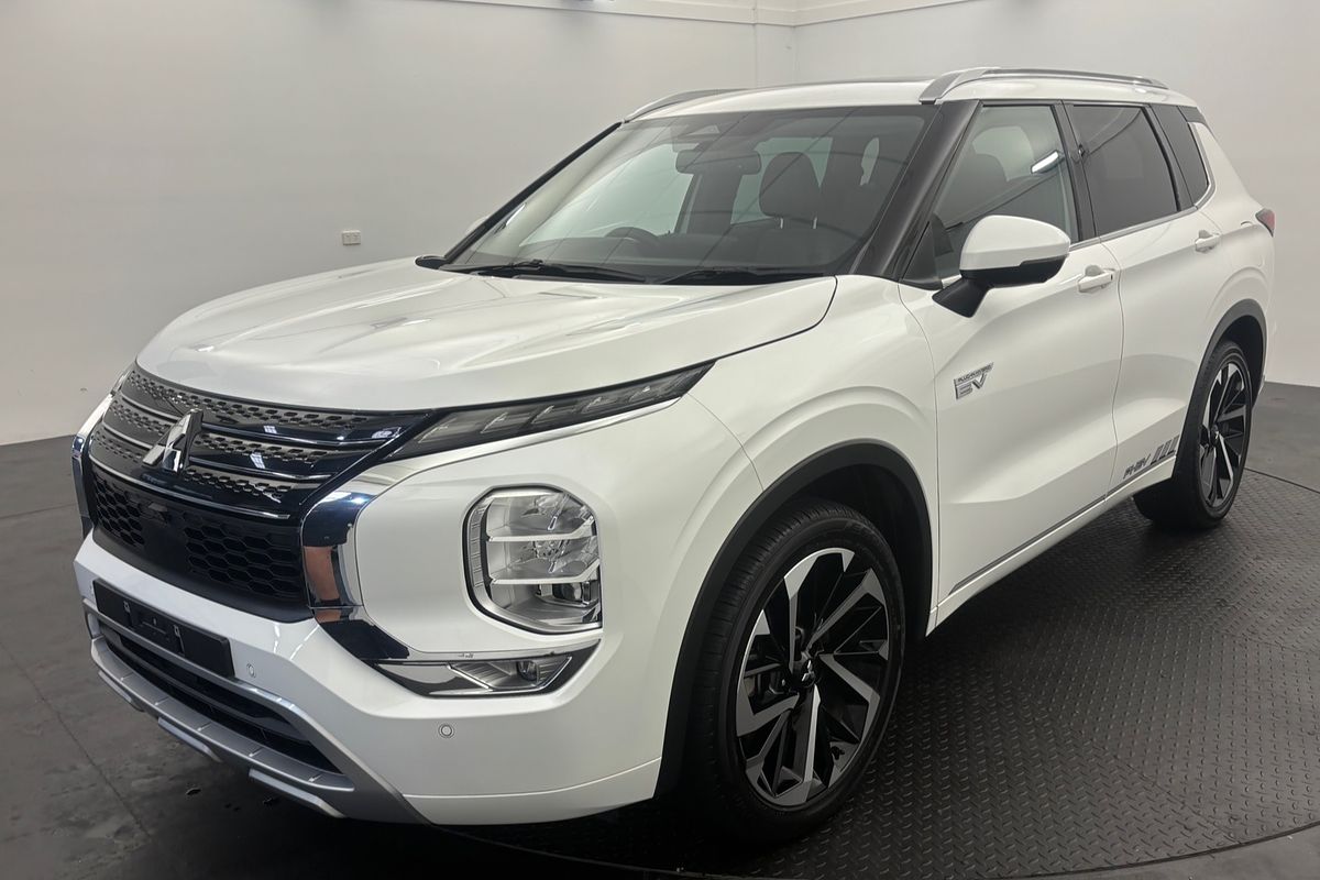 2022 Mitsubishi Outlander PHEV Exceed ZM