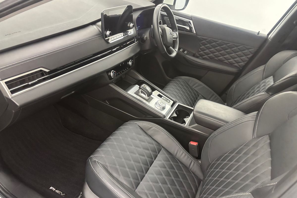 2022 Mitsubishi Outlander PHEV Exceed ZM