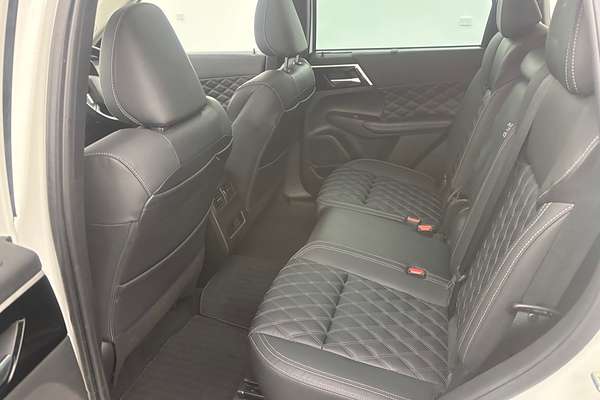 2022 Mitsubishi Outlander PHEV Exceed ZM