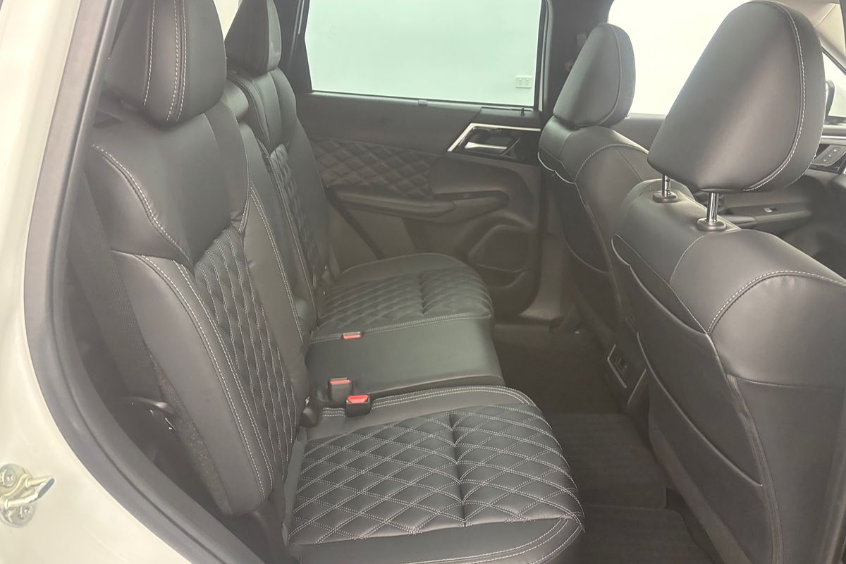 2022 Mitsubishi Outlander PHEV Exceed ZM